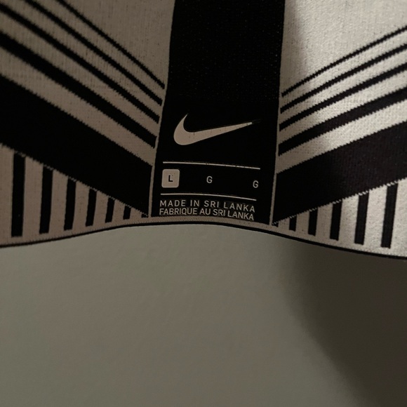 Nike Black and White Striped Sports Bra - Picture 3 of 6